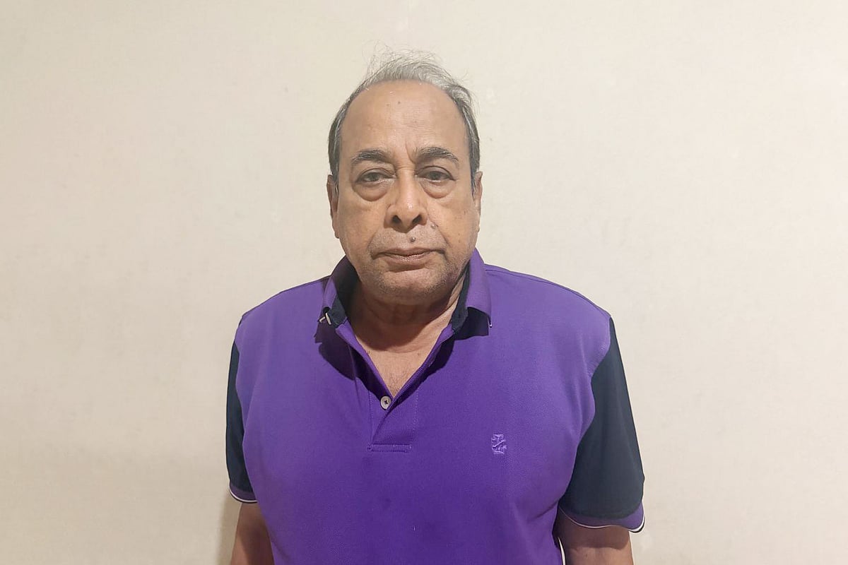 আটক সাবেক সেনা কর্মকর্তা মোজাফফর হোসেনকে সেনাবাহিনীর কাছে হস্তান্তর করল ডিবি