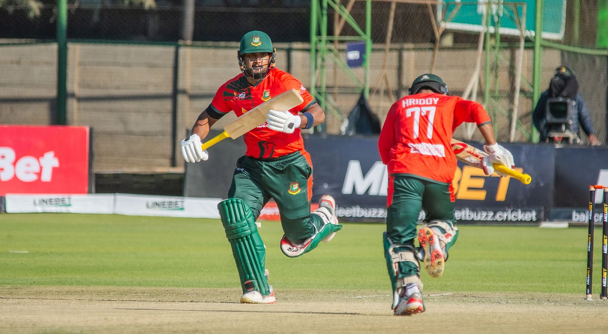 অবিশ্বাস্য ব্যাটিং ধস, দেড়শও কি হবে না