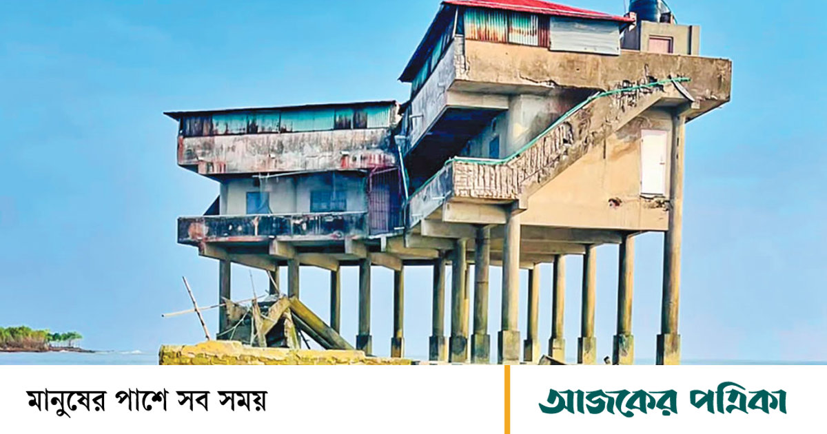 ভাঙছে উপকূলের ঢাল সুন্দরবন