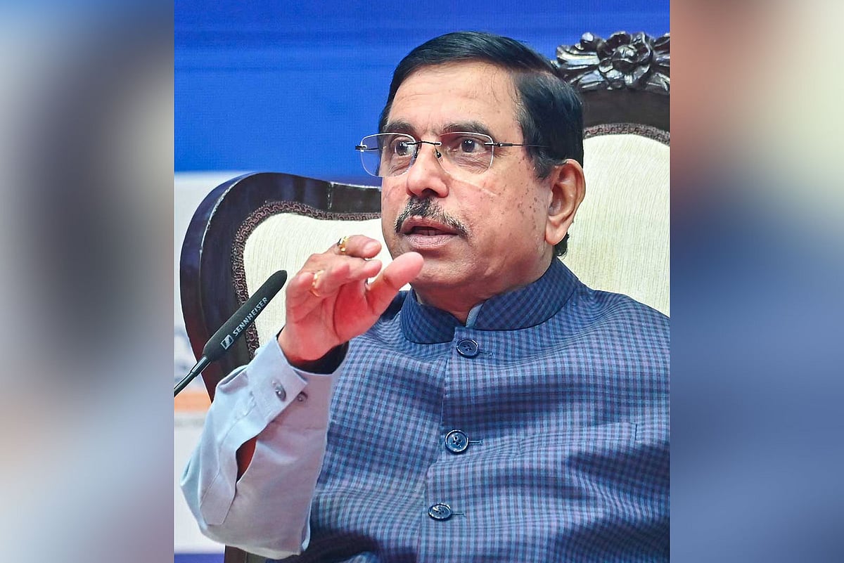 ভারতের শিক্ষামন্ত্রীর দায়িত্বে প্রহ্লাদ যোশী