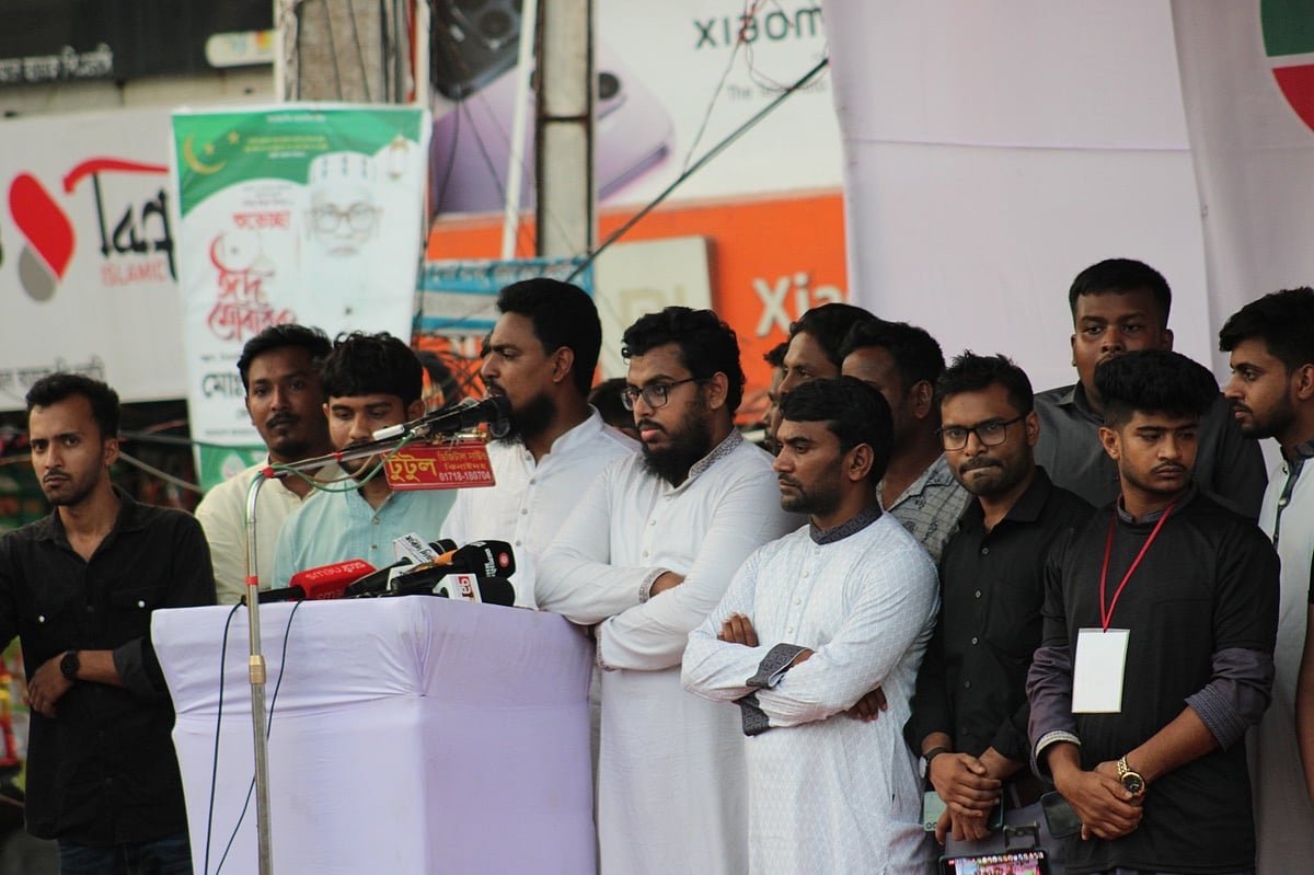 বিএনপি প্রশাসনকে দলদাসে পরিণত করছে: আখতার হোসেন