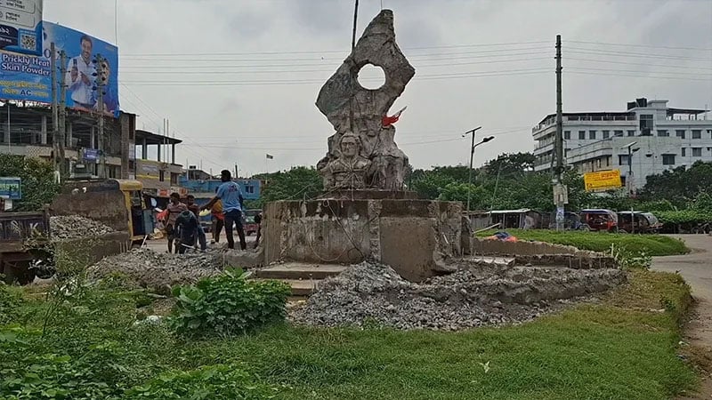 বীরশ্রেষ্ঠ হামিদুর রহমানের ভাস্কর্য ভাঙার কাজ স্থগিত, চূড়ান্ত সিদ্ধান্ত বুধবার