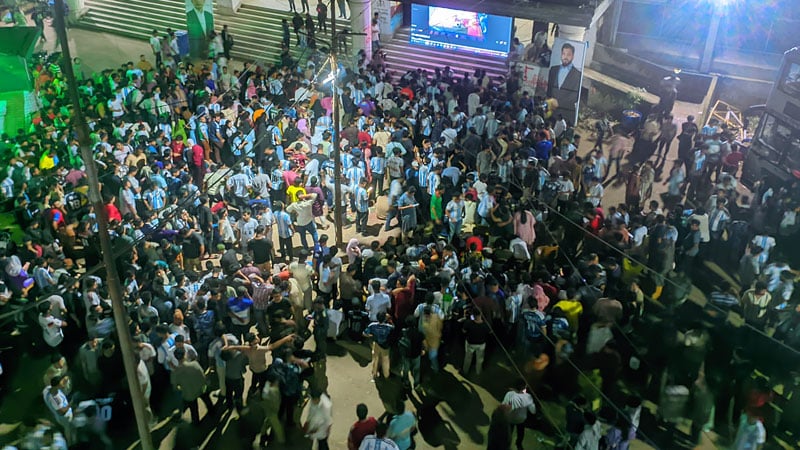 বিশ্বকাপ ফাইনালে ফুটবল উন্মাদনায় মুখর জবি