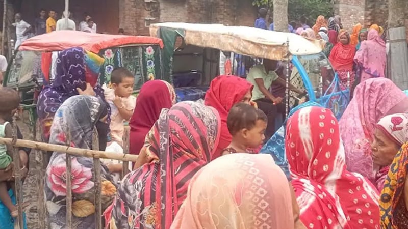 বৃষ্টিতে বিদ্যুতায়িত মই, মা-মেয়েসহ তিনজনের মৃত্যু