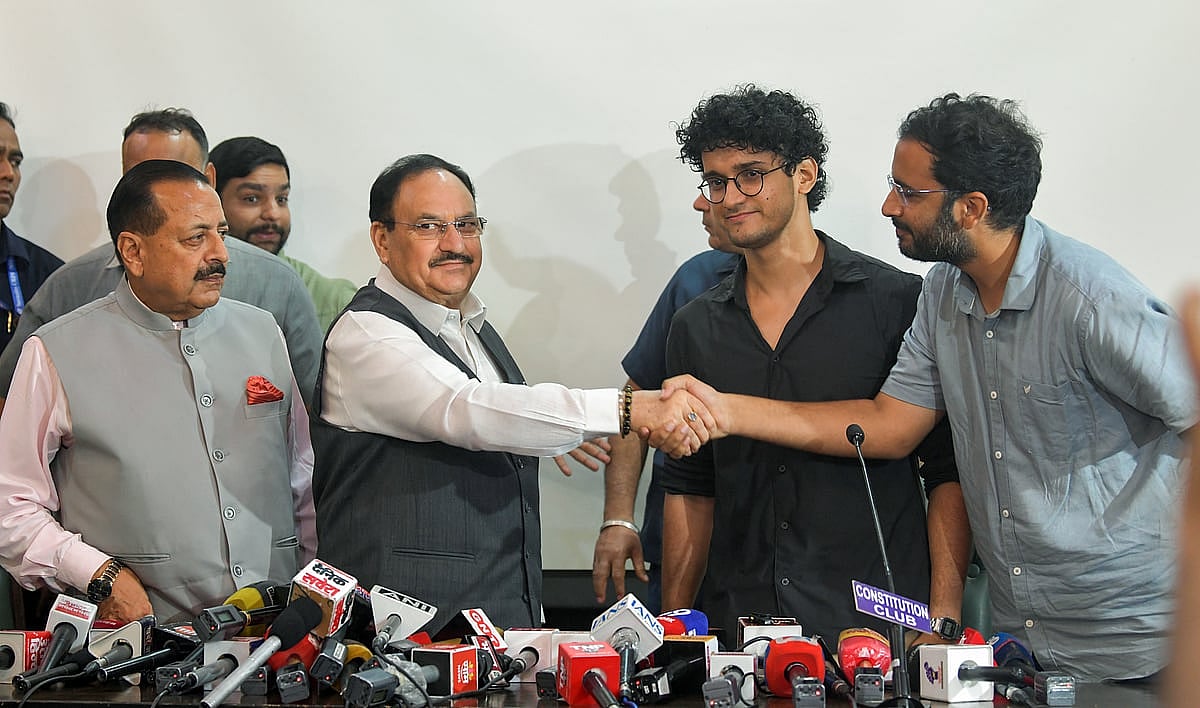 দাবি পূরণের আশ্বাসে ককরোচ পার্টির আন্দোলন প্রত্যাহার