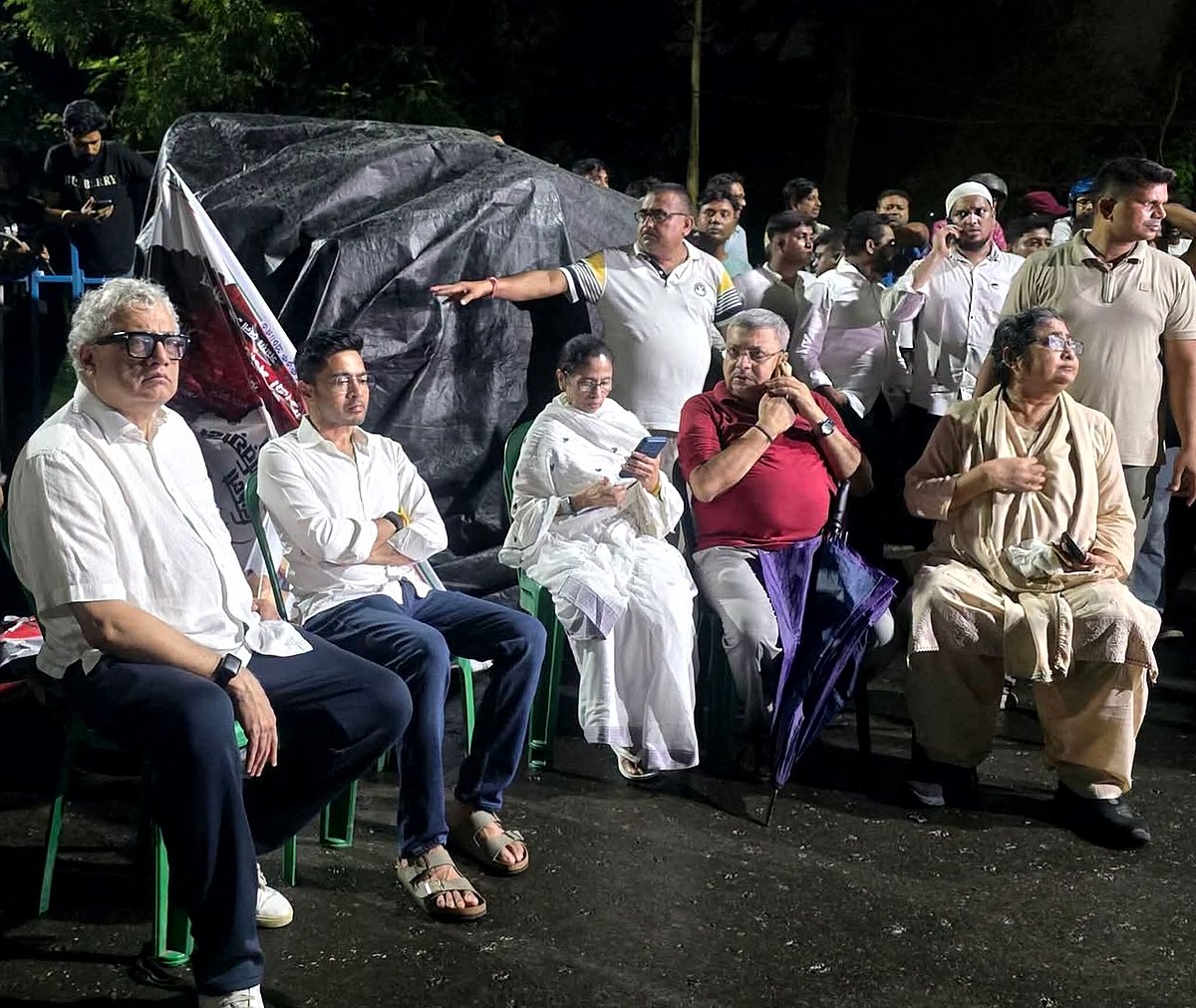 কলকাতায় মমতার ‘শহীদ দিবস’ মঞ্চে ভাঙচুর, বিভক্ত কংগ্রেসের আলাদাভাবে পালনের উদ্যোগ