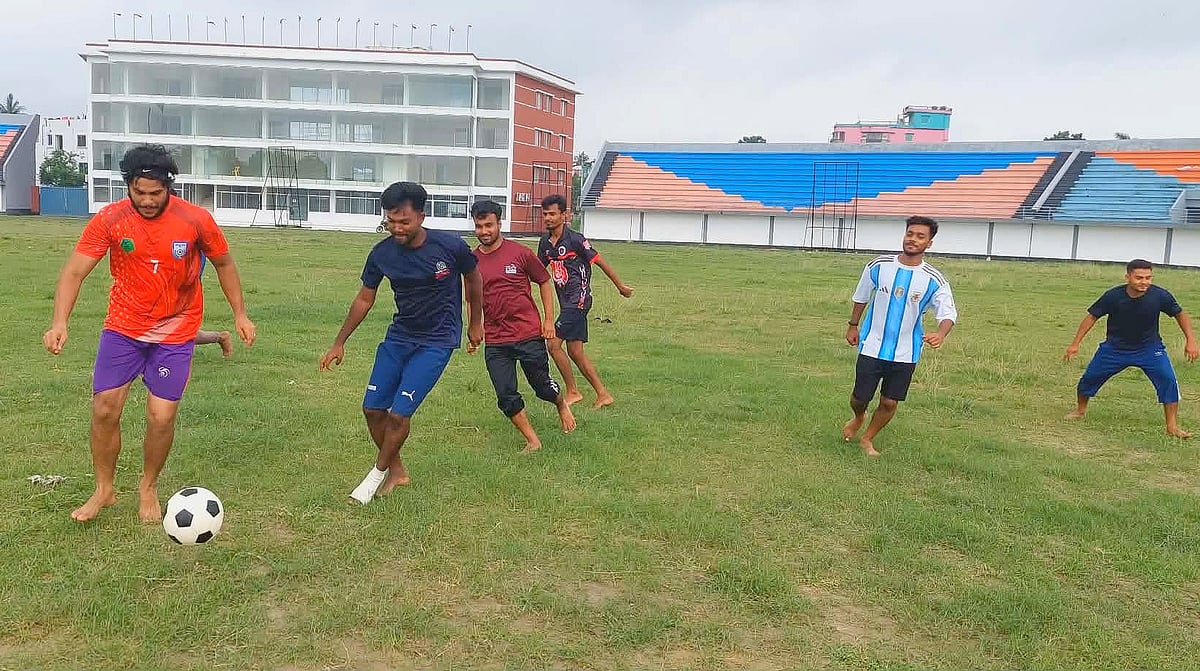 কুষ্টিয়া বন্ধুসভার প্রীতি ফুটবল ম্যাচে জিতল আর্জেন্টিনা