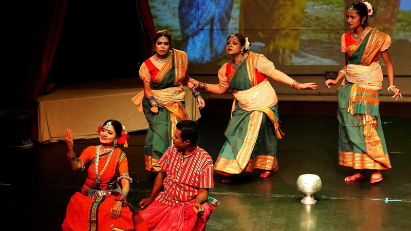 লন্ডনের মঞ্চে ‘নকশী কাঁথার মাঠ’