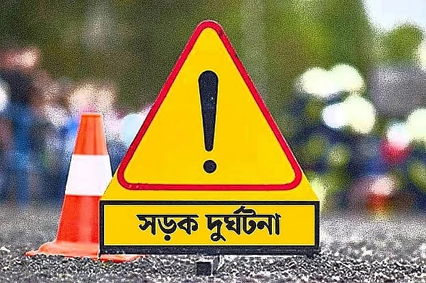 মহাসড়কে নিয়ন্ত্রণ হারিয়ে উল্টে গেল মিনিবাস, আহত ১৪ যাত্রী