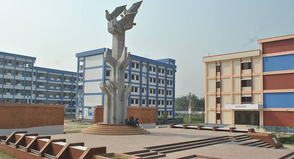 পাবনা বিশ্ববিদ্যালয়ে র‍্যাগিংয়ের শিকার হয়ে হাসপাতালে শিক্ষার্থী, তদন্ত কমিটি গঠন