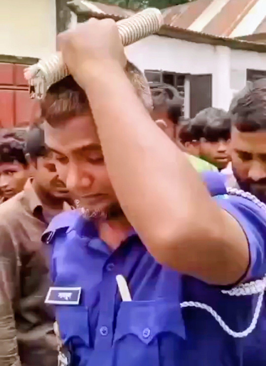 সেই পুলিশ সদস্য বললেন, ‘কে জানত নিথর শিশু আমার নিজেরই আদরের সন্তান’