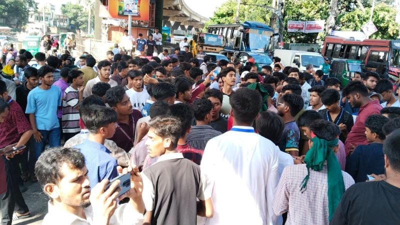 শিক্ষামন্ত্রীর পদত্যাগের দাবিতে চট্টগ্রামে ফের বিক্ষোভে শিক্ষার্থীরা