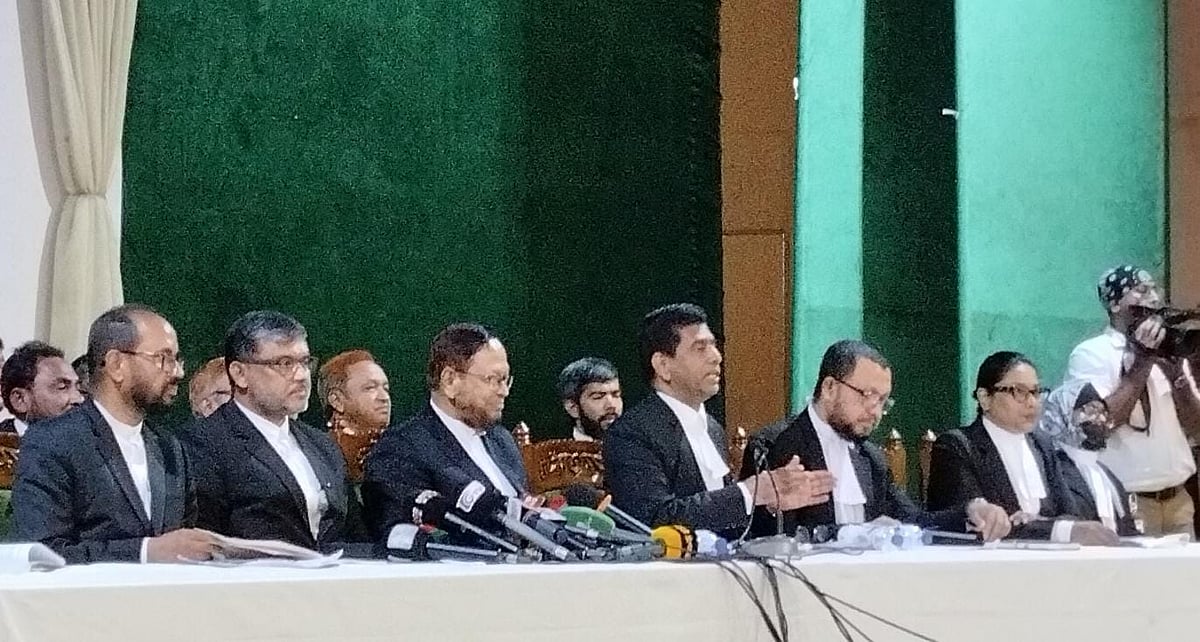 সরকার পক্ষে গেলে মানে, বিপক্ষে গেলে আইনি কূট তর্ক তৈরি করে