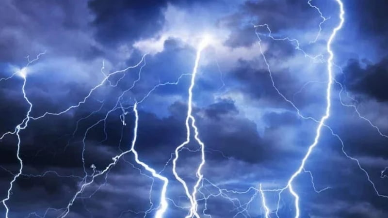 ঠাকুরগাঁওয়ে বজ্রপাতে প্রাণ গেল বাবা-ছেলের